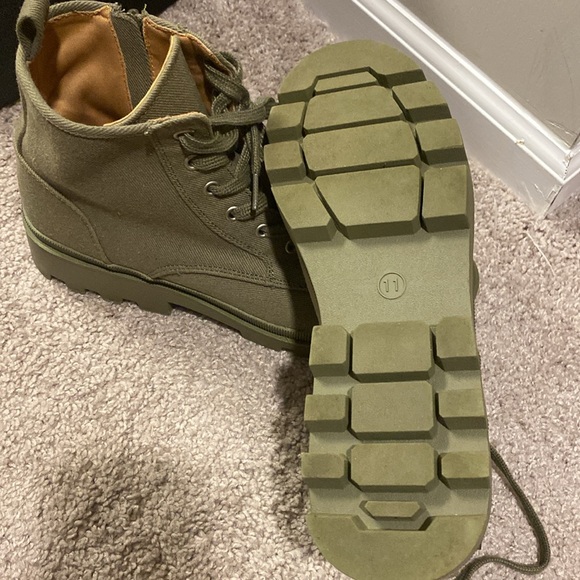 Green Fall/Winter Boot - Picture 2 of 2